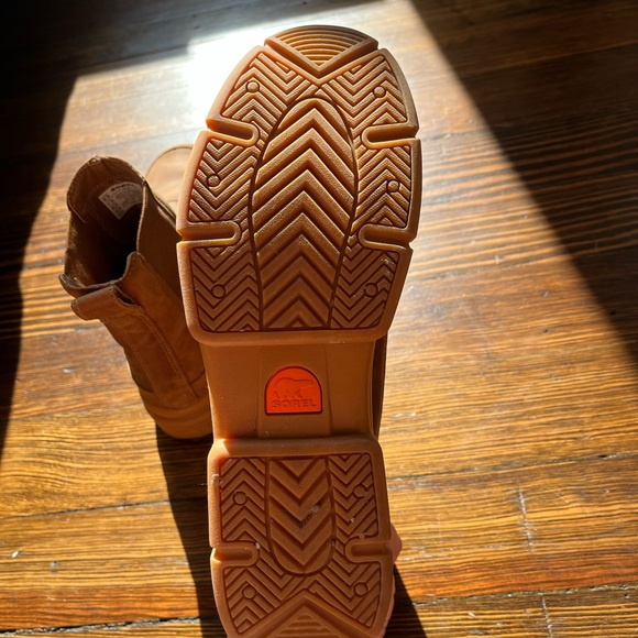 Sorel Explorer STRT Chelsea Boots - Picture 7 of 8